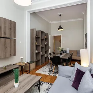 C.4 Red Rose #colony_central_apartment Θεσσαλονίκη